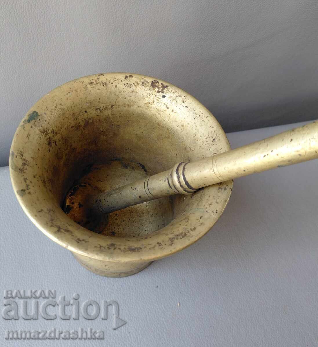 Μπρούτζινο γουδί σπάνιο μοντέλο με τιμή € 1.30 | 2.54 BGN