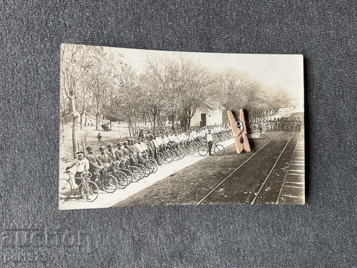 Παλιά φωτογραφία από το άνοιγμα της ποδηλατικής σεζόν 1932