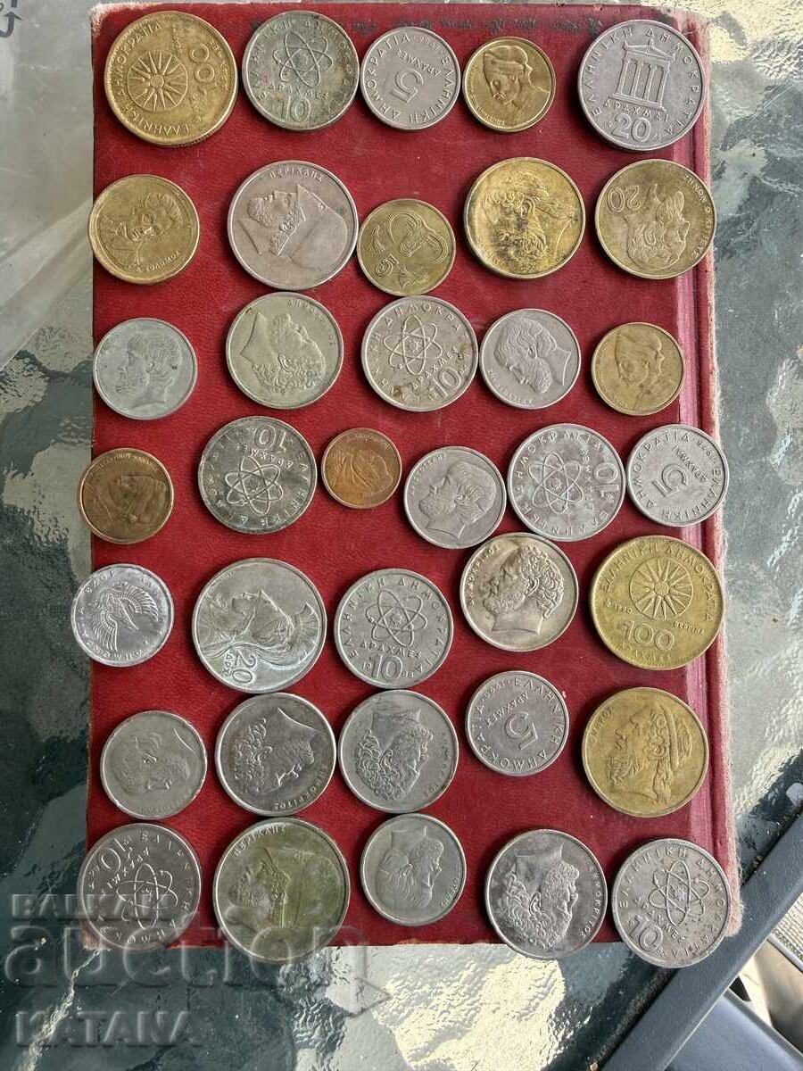 Lot monede întreaga lume 102 bucăți cu preț € 80.00 | 156.47 BGN