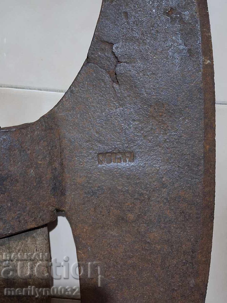 Licitație Topor vechi forjat manual cu ștampilă, topor din fier forjat