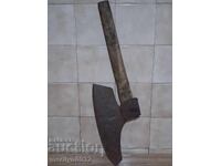 Topor vechi forjat manual cu ștampilă, topor din fier forjat