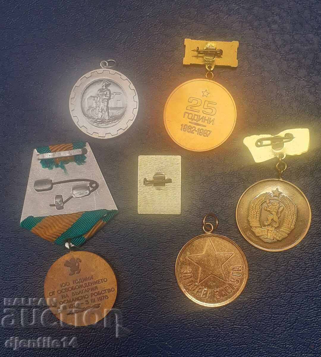 Insigne și Medalii cu preț € 10.00 | 19.56 BGN