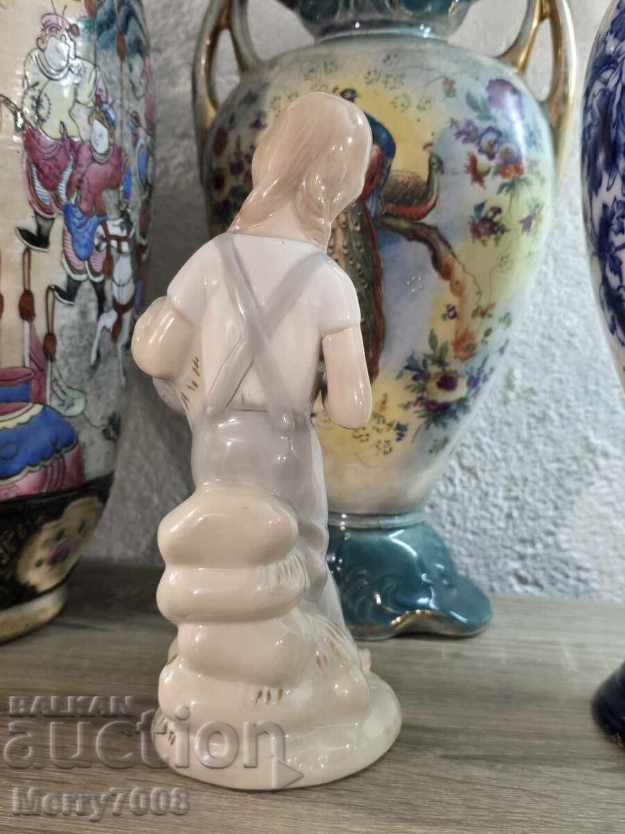 Licitație Figurină de colecție din porțelan Sango !!!