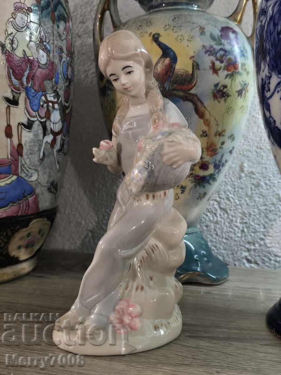 Figurină de colecție din porțelan Sango !!!