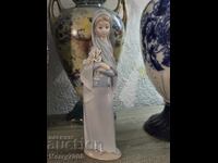 Collectible Lladro porcelain figurine !!!