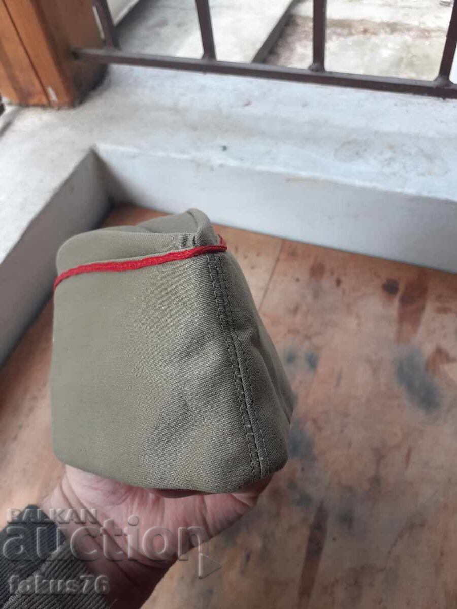 Παράδοση Παλιό στρατιωτικό πηλίκιο σκούφος καπέλο στολή