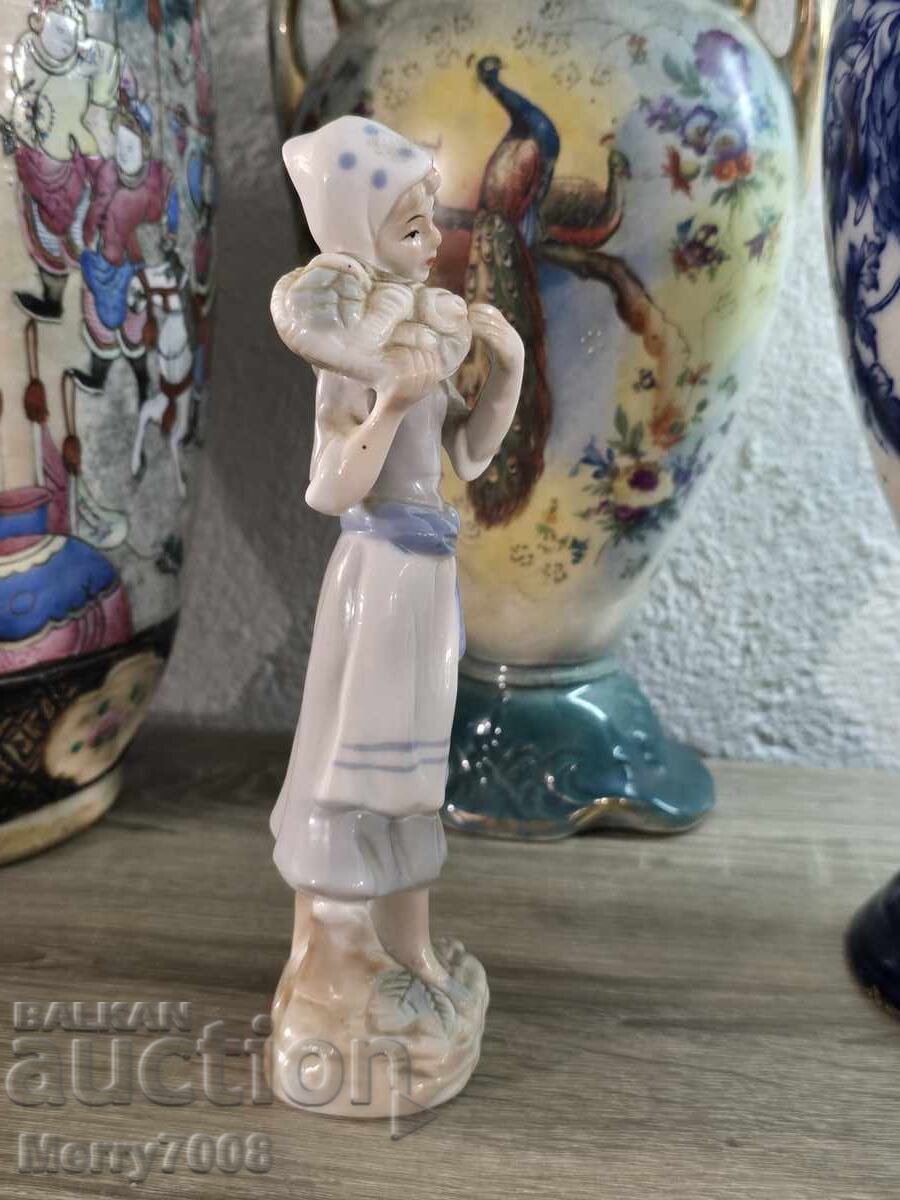 Licitație Figurină de colecție din porțelan !!!