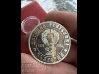 2 λέβα 1976 η παλαιστρίτρια