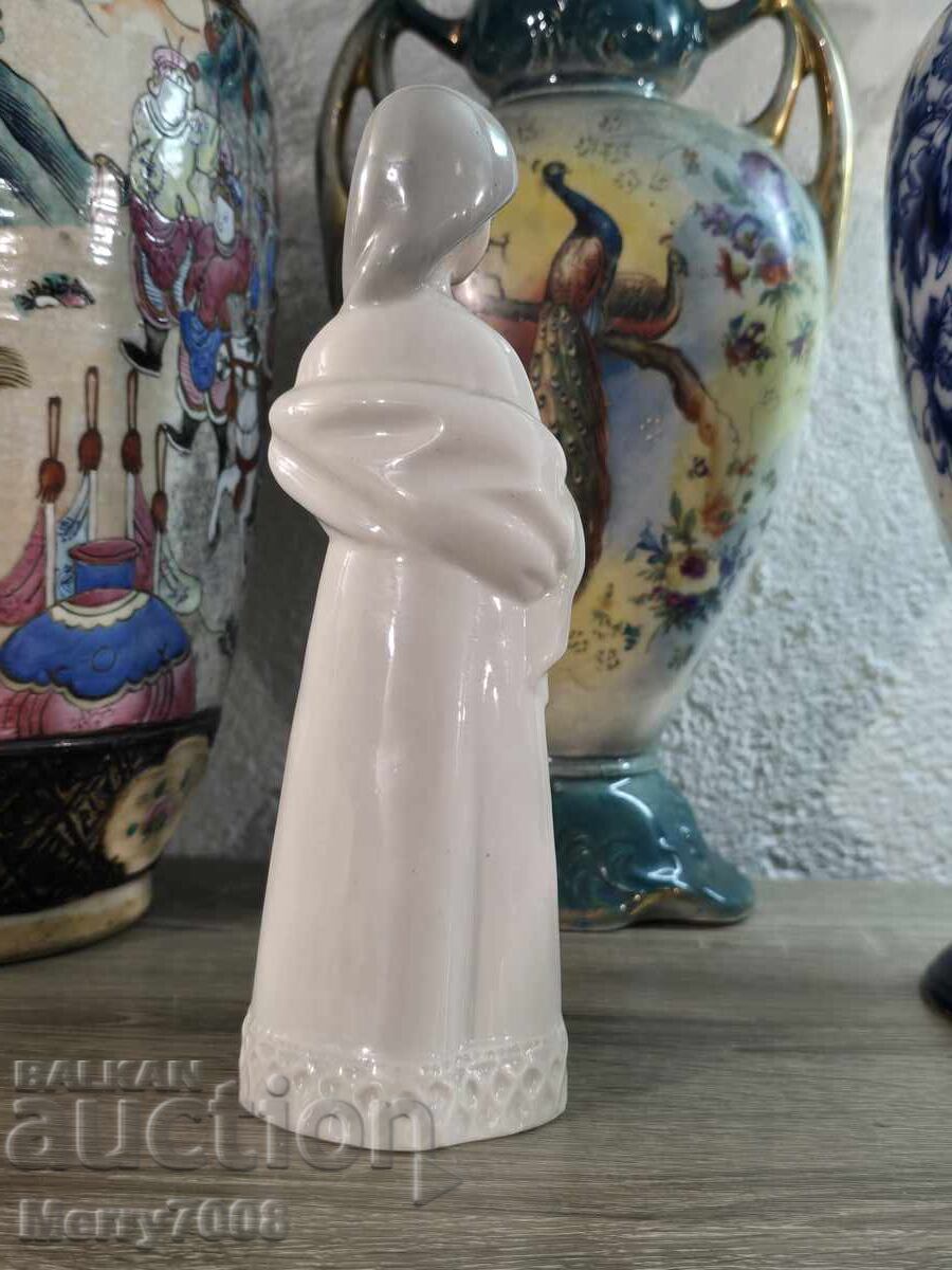 Figurină din porțelan, fabricată de Sango în Spania !!! cu preț € 25.00 | 48.90 BGN Figurină din porțelan, fabricată de Sango în Spania !!! cu preț € 25.00 | 48.90 BGN