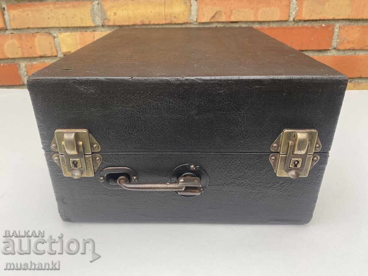 Delivery of Columbia English crank gramophone