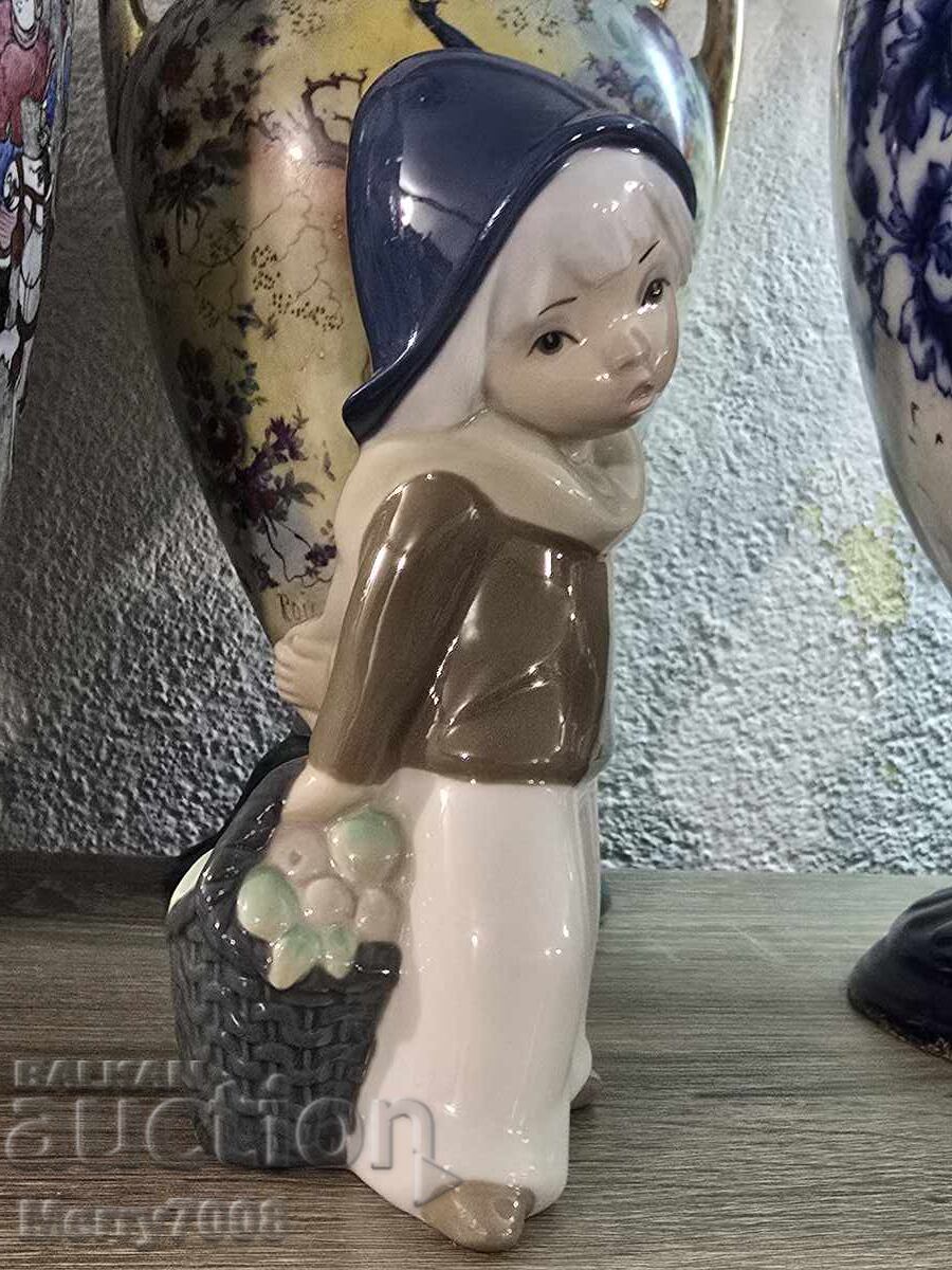 Fabricată de brandul spaniol Porcelanas Casades! cu preț € 35.00 | 68.45 BGN