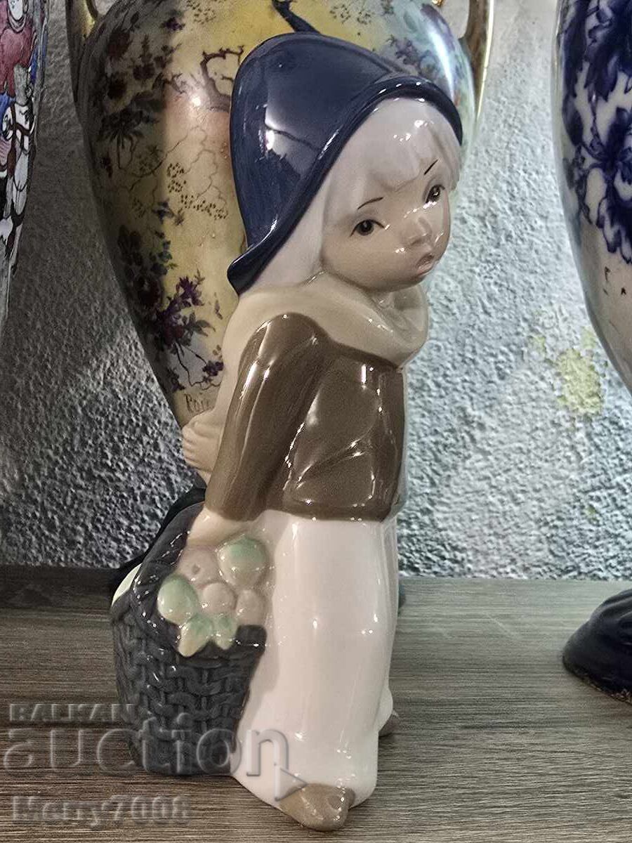 Fabricată de brandul spaniol Porcelanas Casades! cu preț € 20.00 | 39.12 BGN