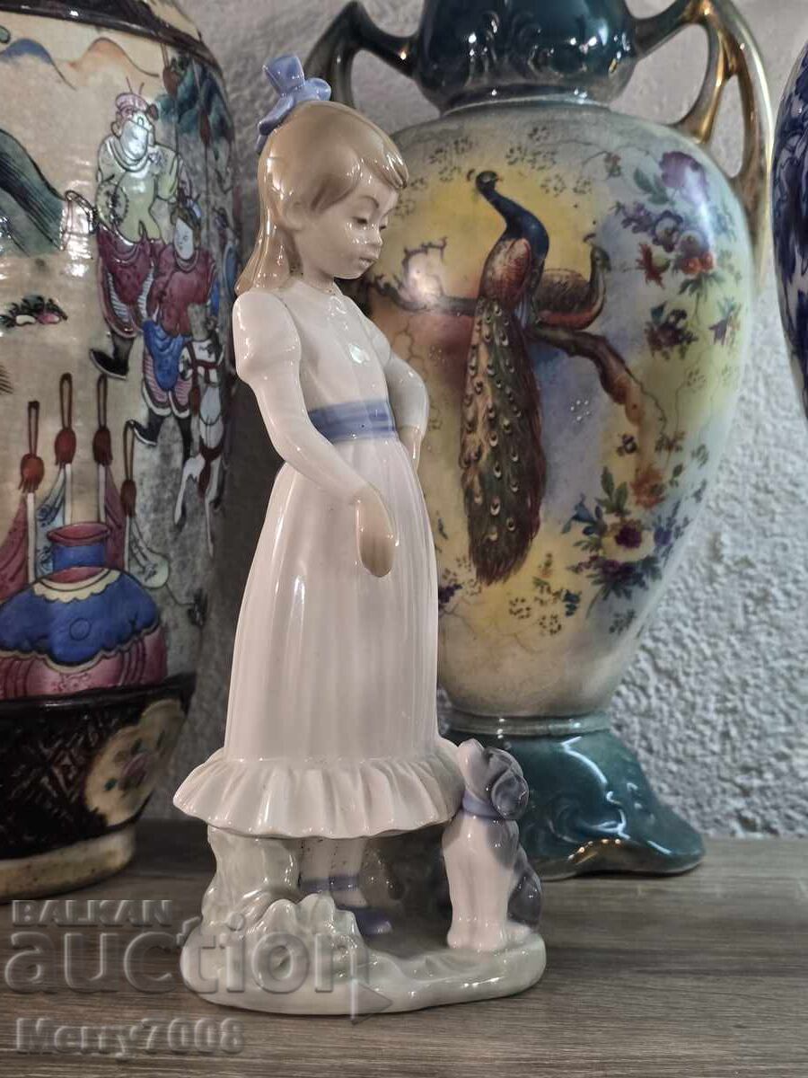 Κομψή συλλεκτική πορσελάνινη φιγούρα από τη σειρά NAO! με τιμή € 35.00 | 68.45 BGN