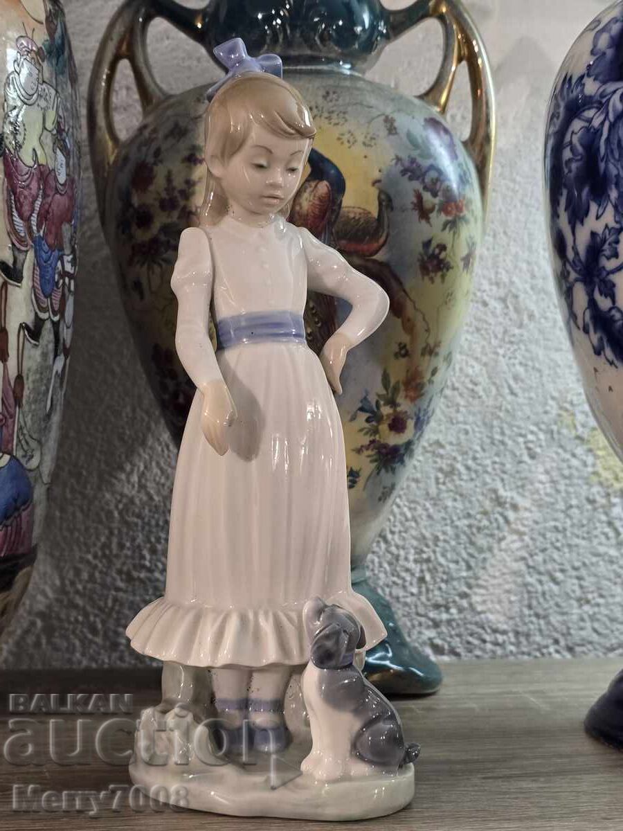 Κομψή συλλεκτική πορσελάνινη φιγούρα από τη σειρά NAO!