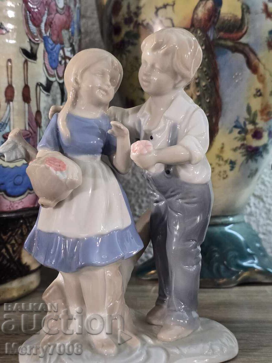 Licitație Set fermecător de trei figurine din porțelan! Licitație Set fermecător de trei figurine din porțelan!