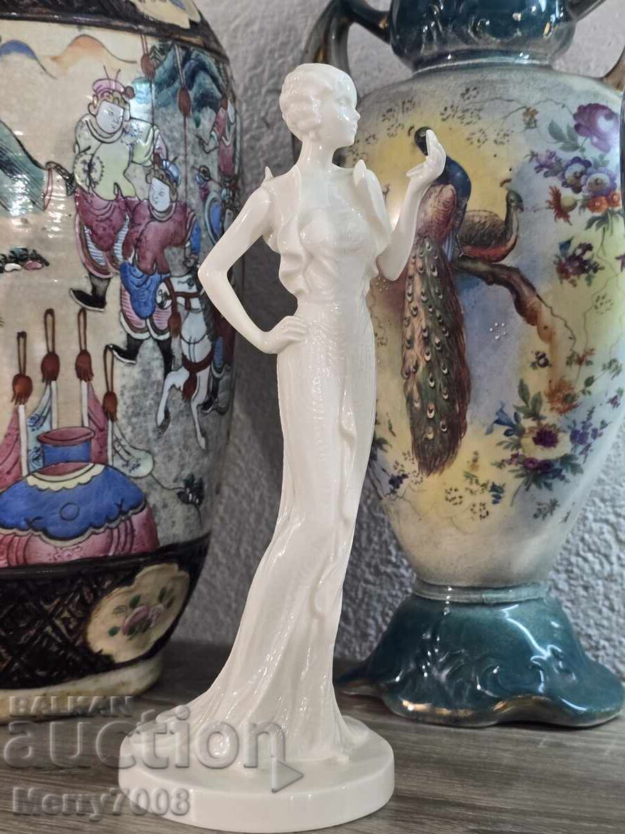 „Moonlight Serenade“, creată de sculptorul John Bromley! cu preț € 50.00 | 97.79 BGN