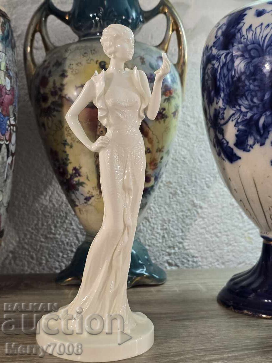 „Moonlight Serenade“, creată de sculptorul John Bromley!