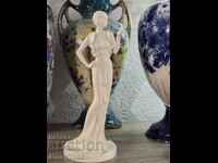 „Moonlight Serenade“, creată de sculptorul John Bromley!