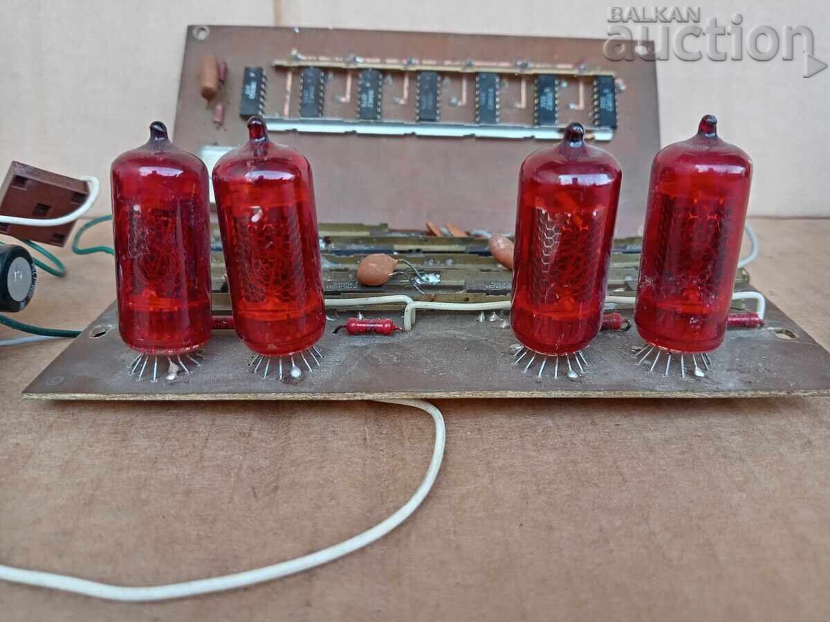 Ceas electronic cu tuburi anii '70 cu preț € 31.00 | 60.63 BGN