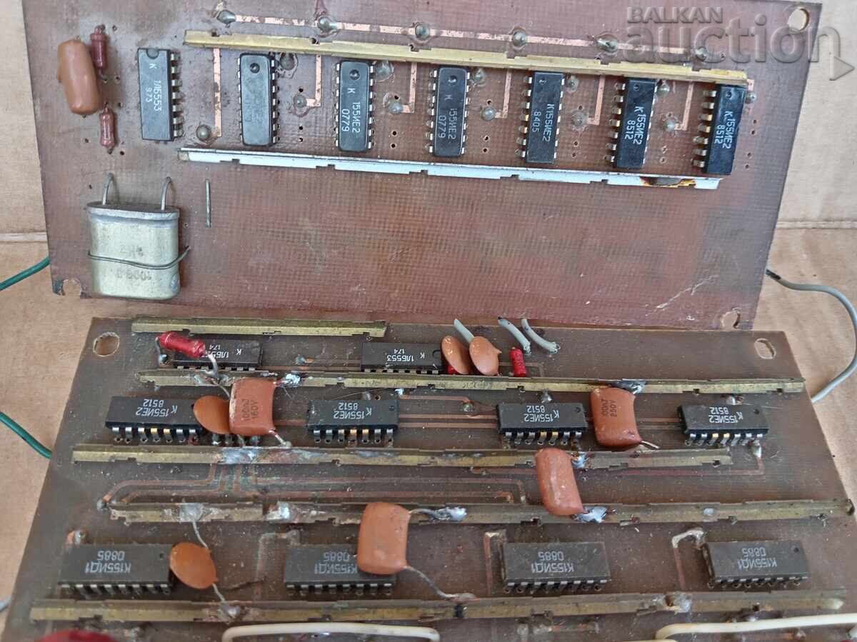 Livrarea Ceas electronic cu tuburi anii '70