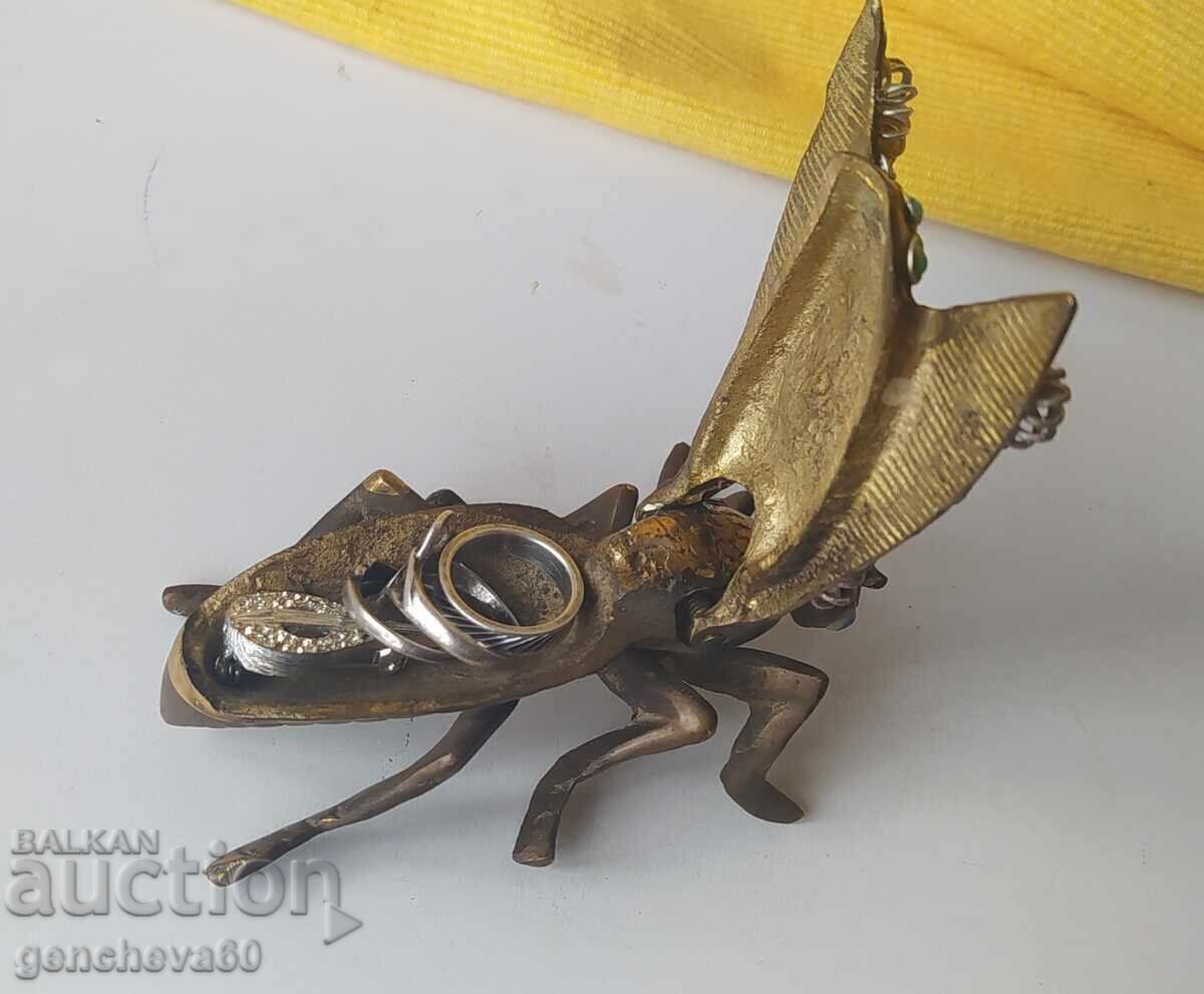 Figurină retro din alamă reprezentând o insectă, cutiuță pentru bijuterii - Amalia - 5 Figurină retro din alamă reprezentând o insectă, cutiuță pentru bijuterii - Amalia - 5