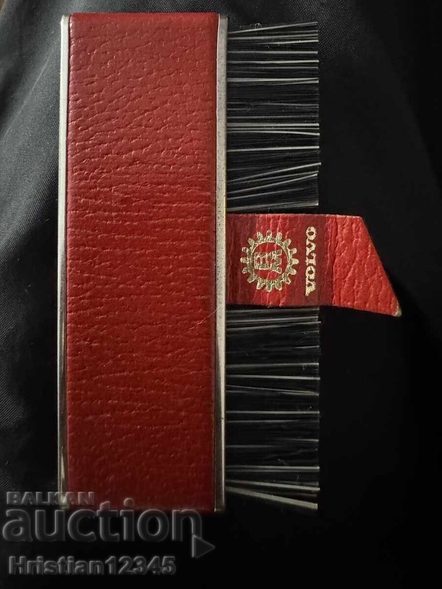 Perie veche pentru haine