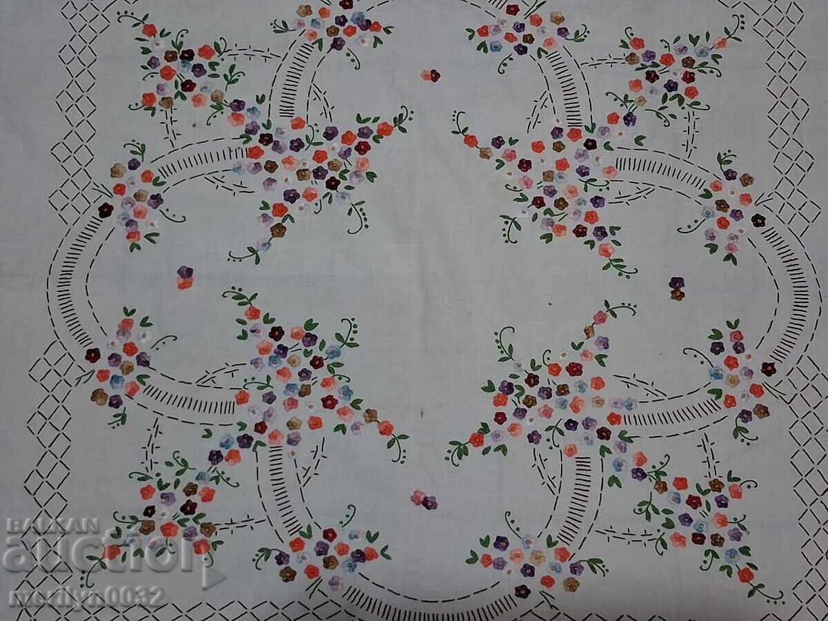 Παλιό κεντημένο τραπεζομάντιλο milo Βουλγαρικό κεντητικό χαλί με τιμή € 28.63 | 56.00 BGN