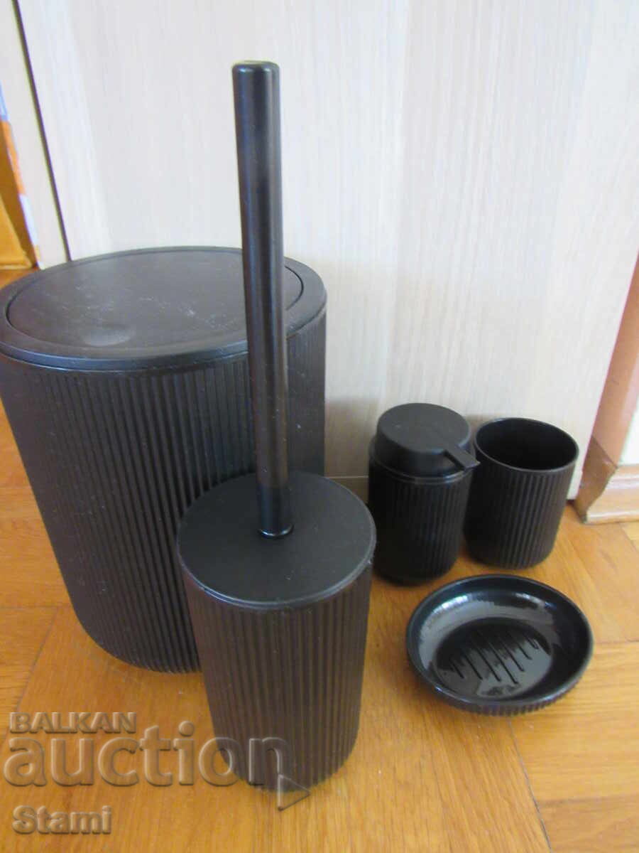 5-piece bathroom set, black with price € 15.00 | 29.34 BGN 5-piece bathroom set, black with price € 15.00 | 29.34 BGN