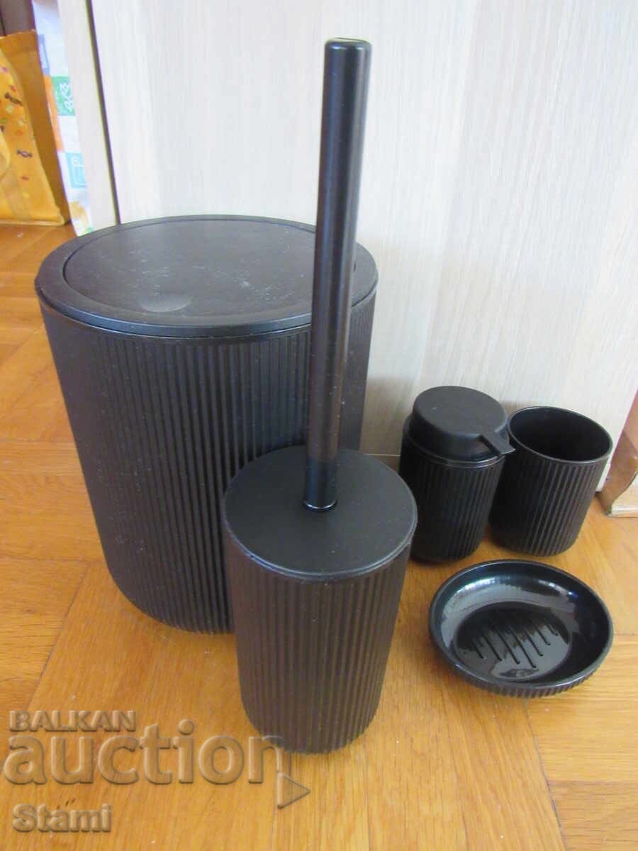 Delivery of 5-piece bathroom set, black Delivery of 5-piece bathroom set, black