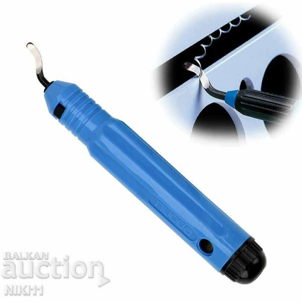 Manual scraper for filing edges, holes, pipes