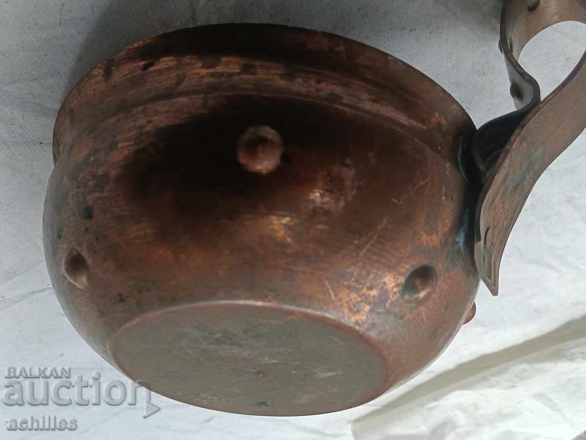 Παράδοση Χάλκινη κούπα από μοναστηριακή βρύση