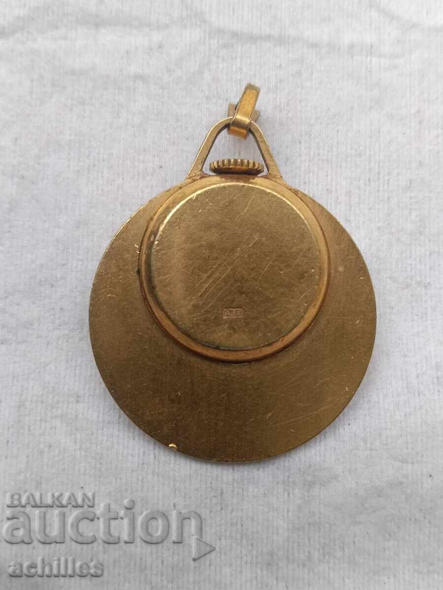 Аукцион Позлатен дамски часовник Чайка работещ