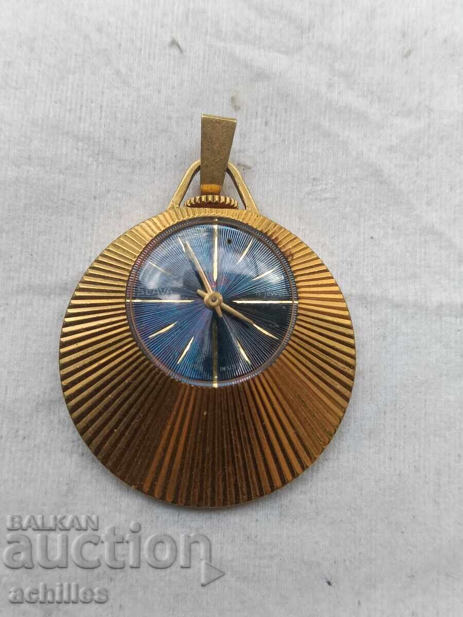 Позлатен дамски часовник Чайка работещ