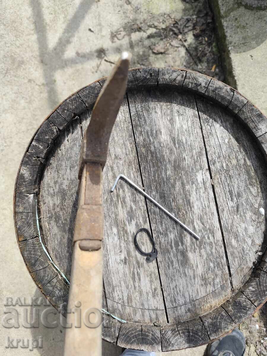 Παράδοση Τσεκούρι αξίνα