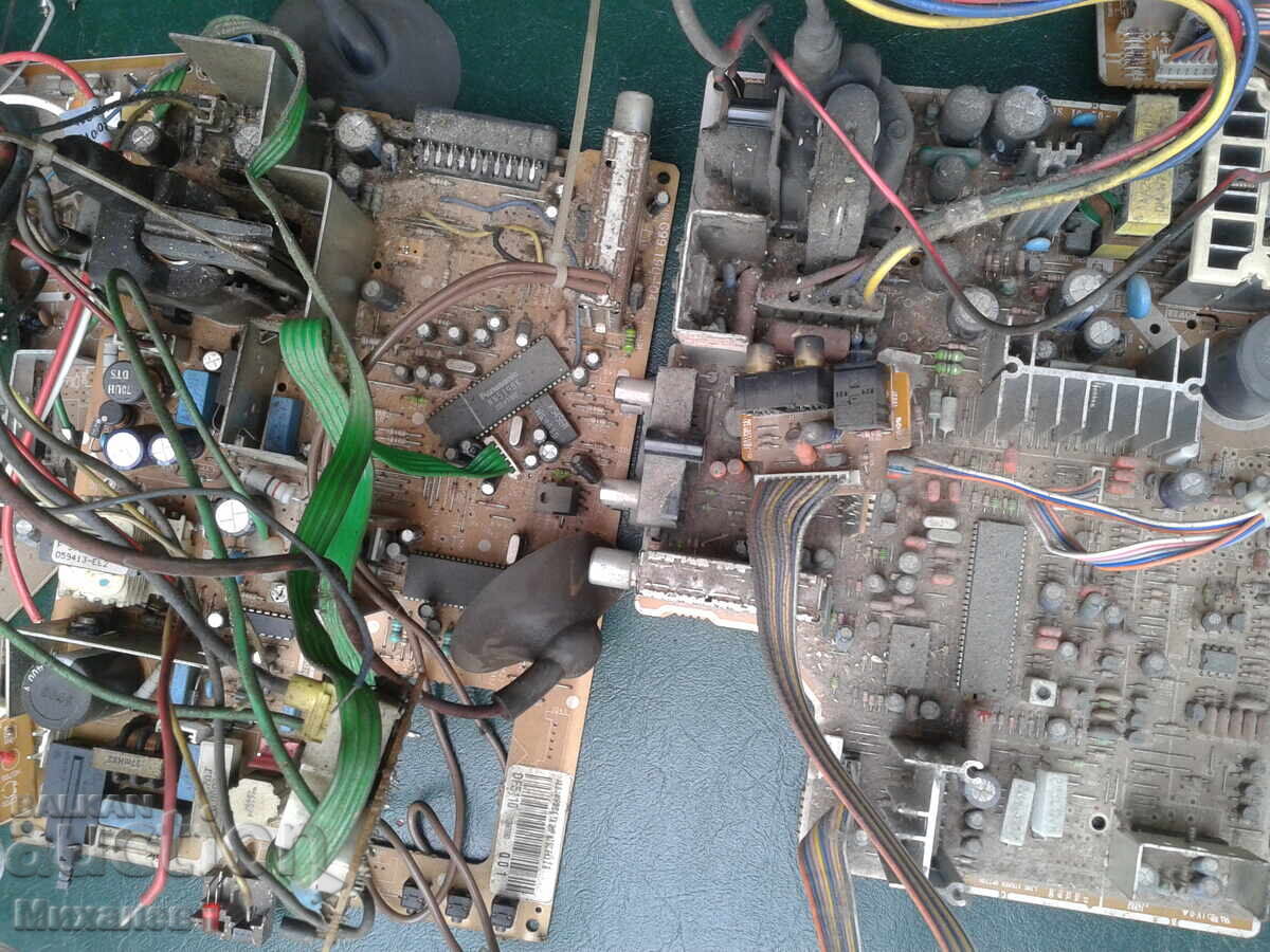 Δημοπρασία Ηχεία τηλεόρασης και πλακέτες Δημοπρασία Ηχεία τηλεόρασης και πλακέτες