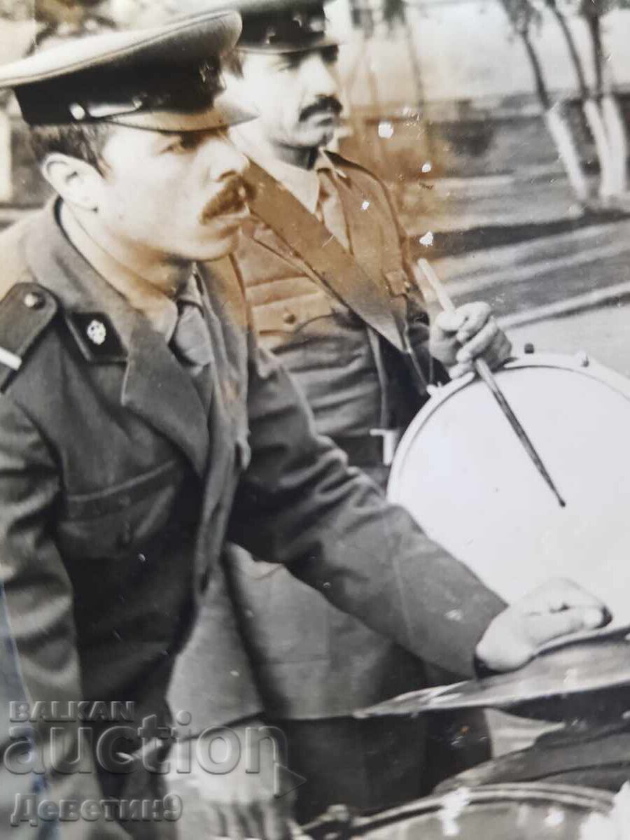 Δημοπρασία Δύο κρουστοί από στρατιωτική ορχήστρα