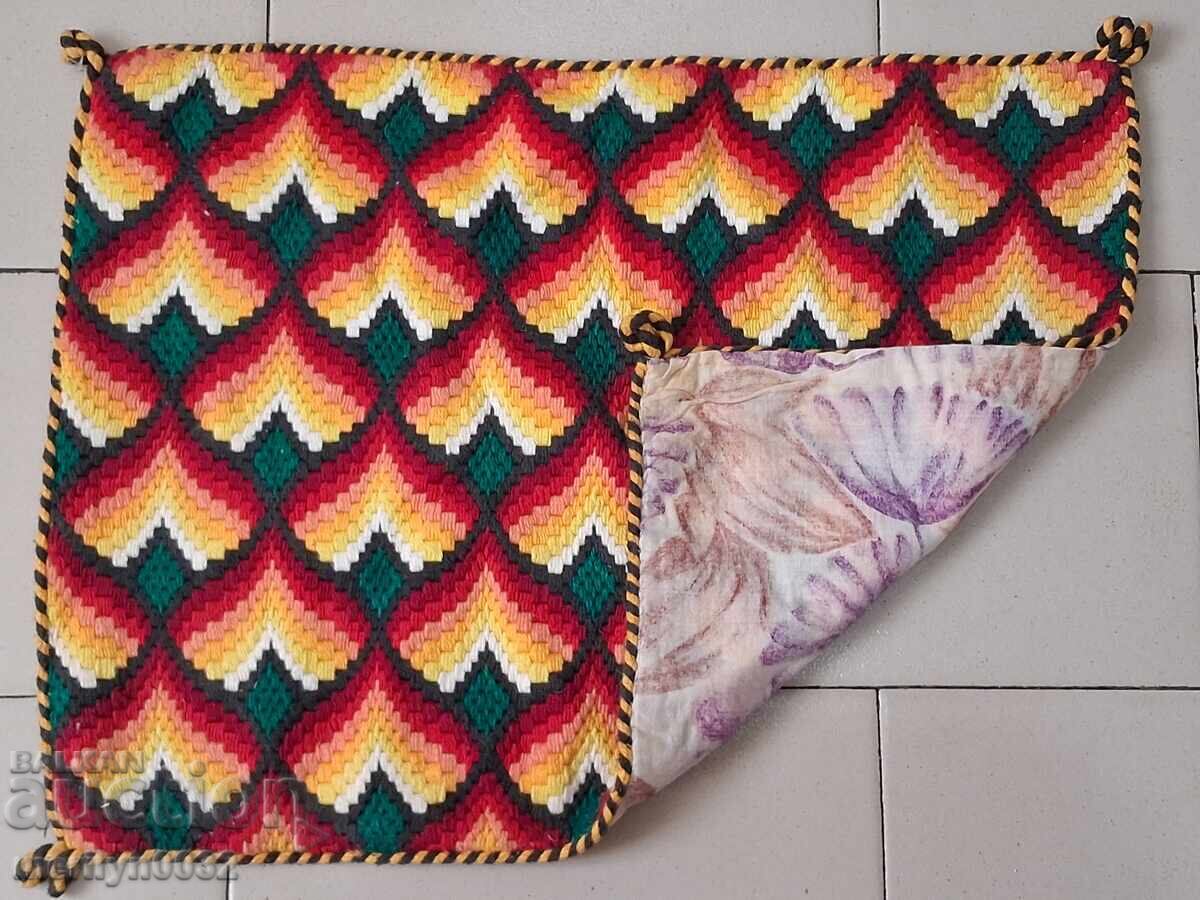 Стара ръчнотъкана калъфка на възглавница с цена € 26.95 | 52.71 лв.