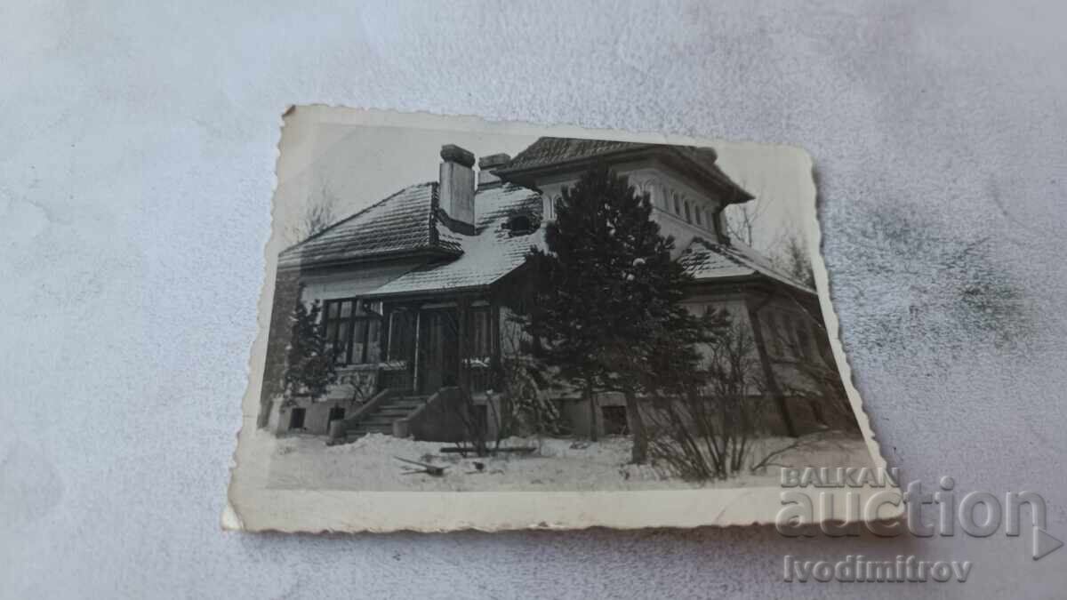 Снимка Хижа в планината през зимата