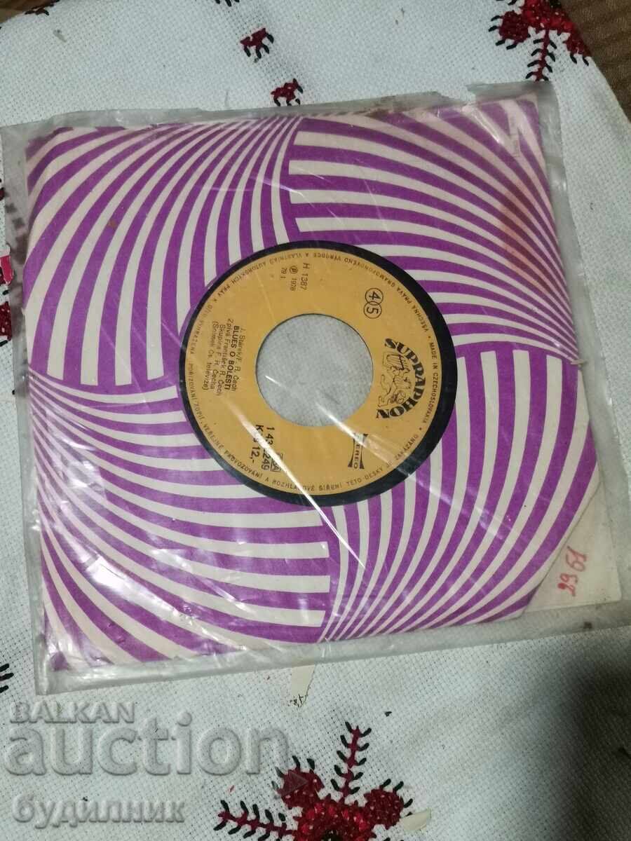 Pun în vânzare peste 100 de discuri de vinil. Preț super mic. OPRESC LICITAȚIA