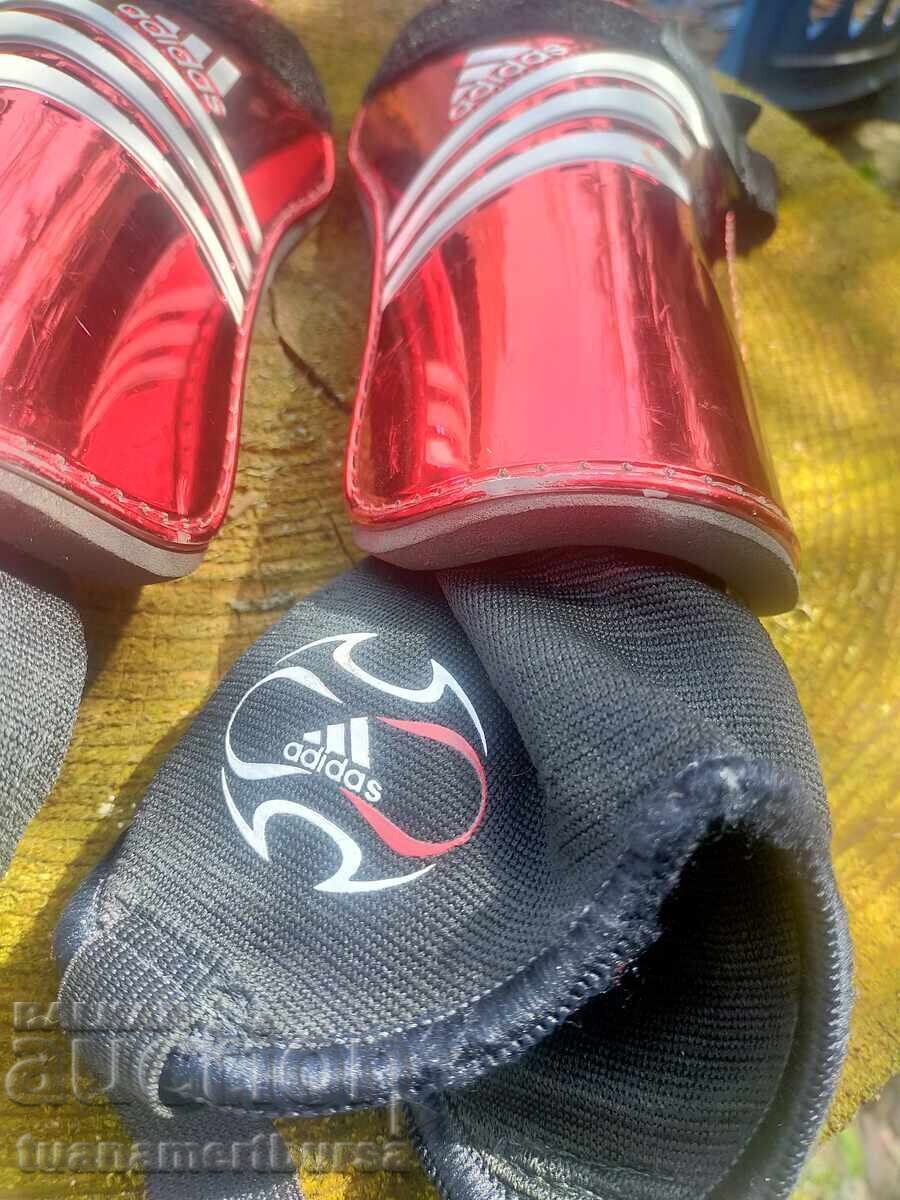 Επικαλαμίδες ποδοσφαίρου με τιμή € 15.00 | 29.34 BGN