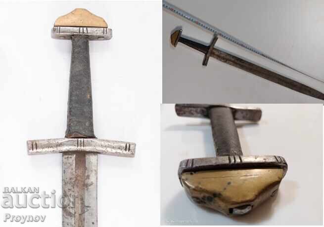 Masivă replică a unei săbii medievale cu preț € 130.00 | 254.26 BGN