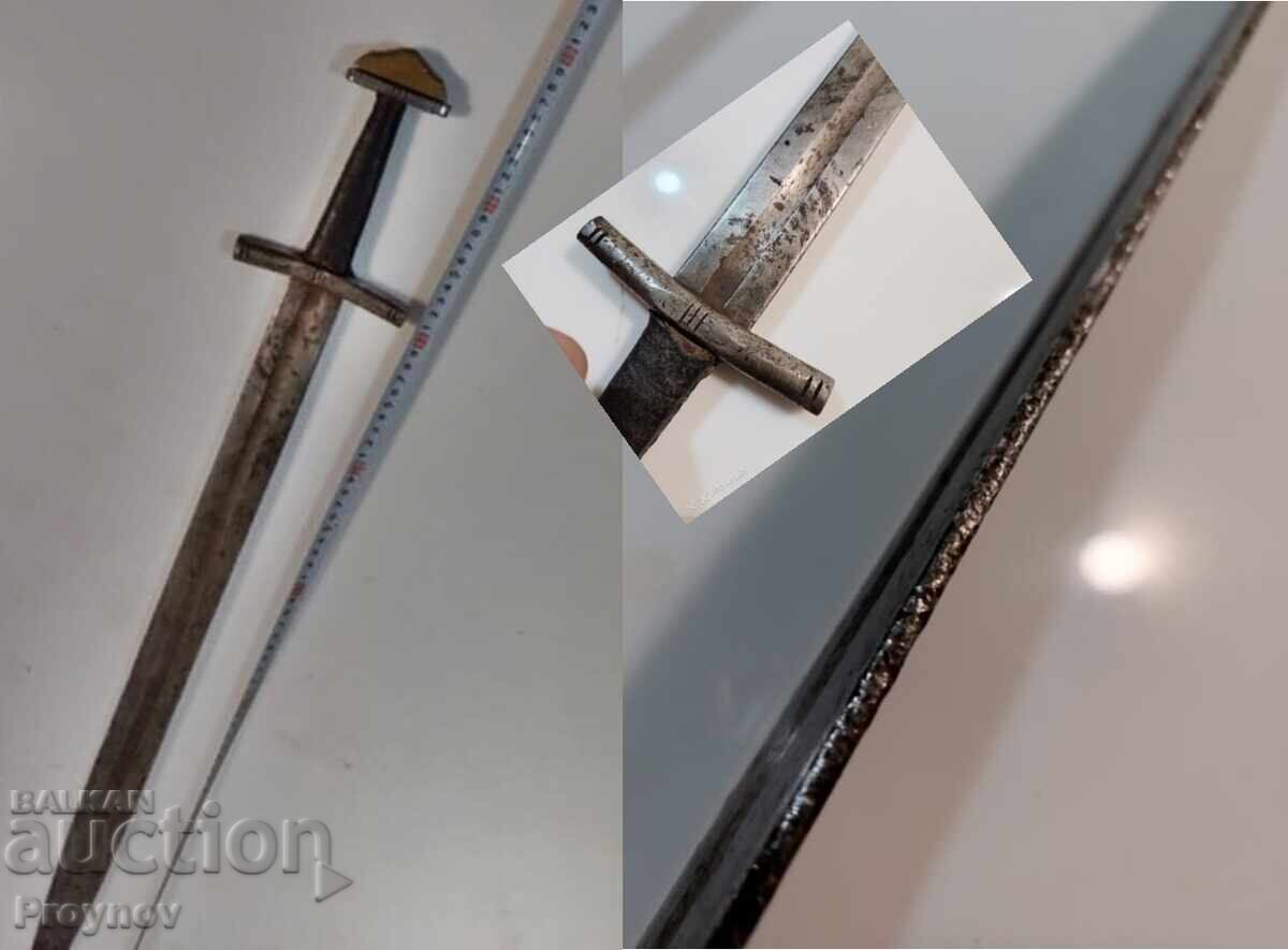 Licitație Masivă replică a unei săbii medievale