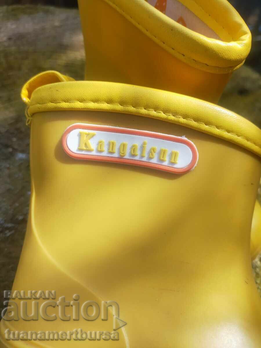 Delivery of yellow boots