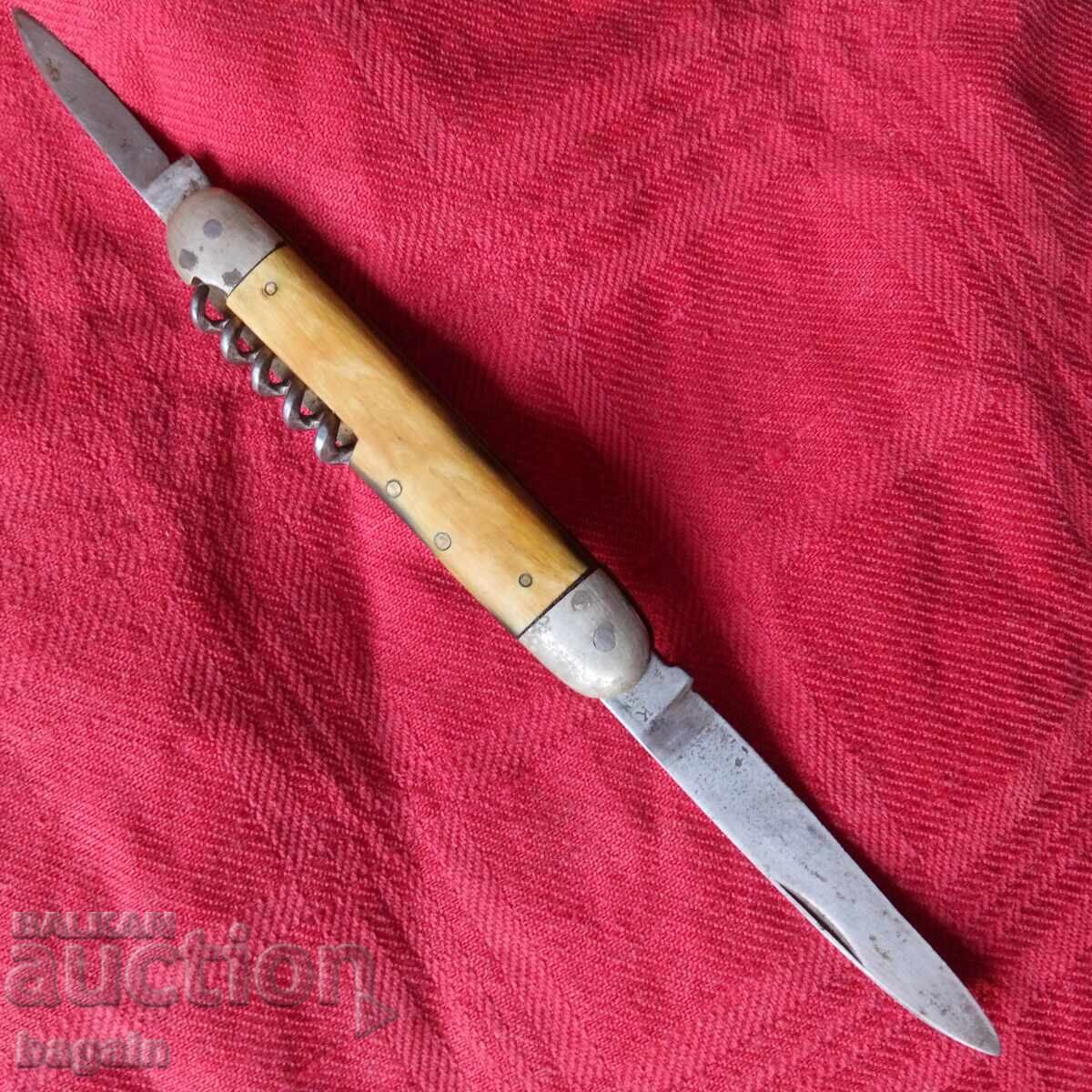 Cuțit din secolul al XIX-lea cu plăsele din corn cu preț € 30.00 | 58.68 BGN