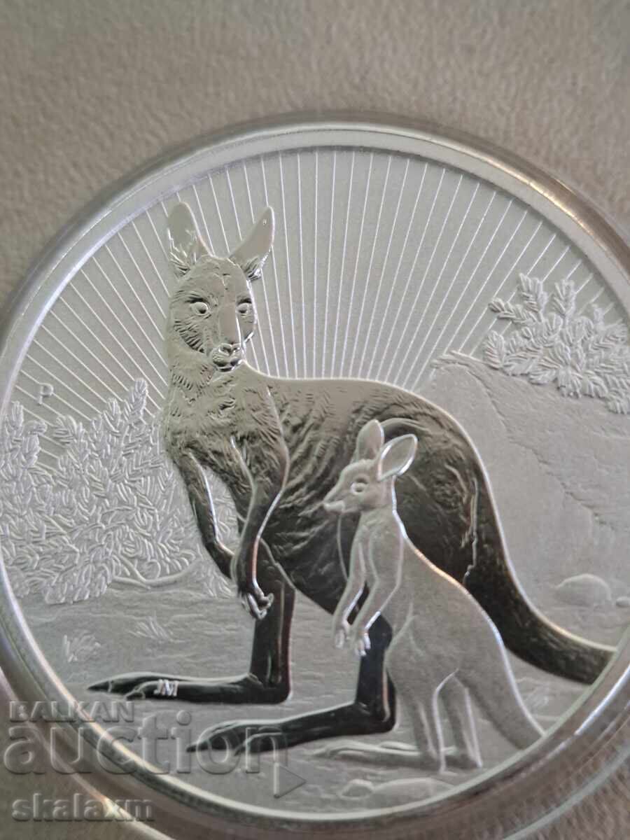 Argint 2 oz. 2023 Cangur cu pui