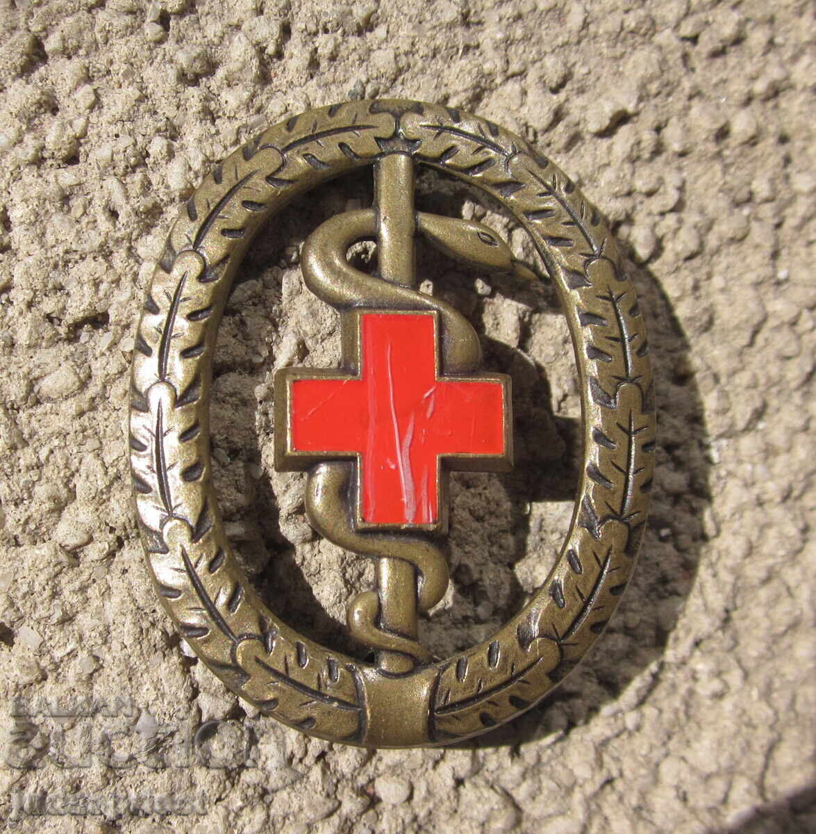 Германски знак Германска значка военен лекар червен кръст с цена € 20.00 | 39.12 лв.