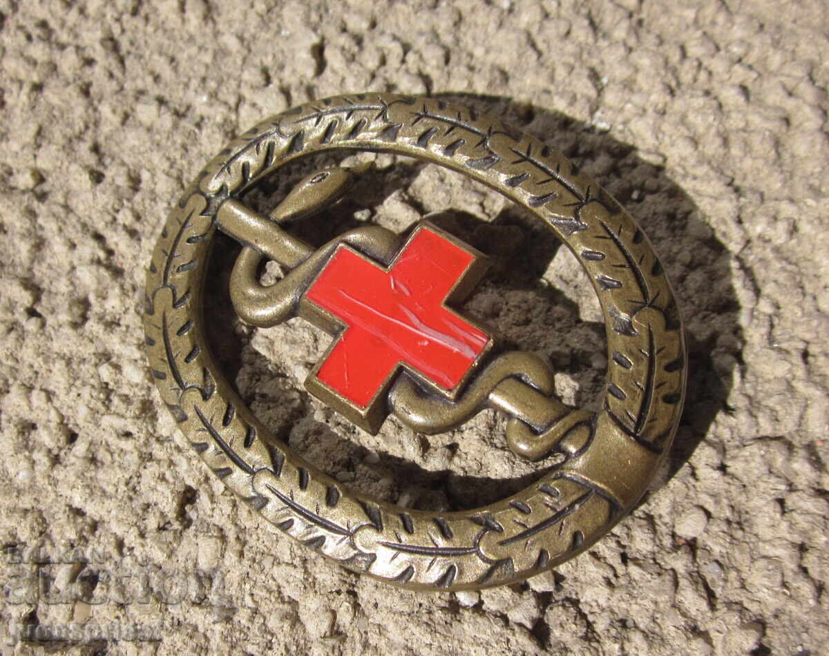 Аукцион Германски знак Германска значка военен лекар червен кръст
