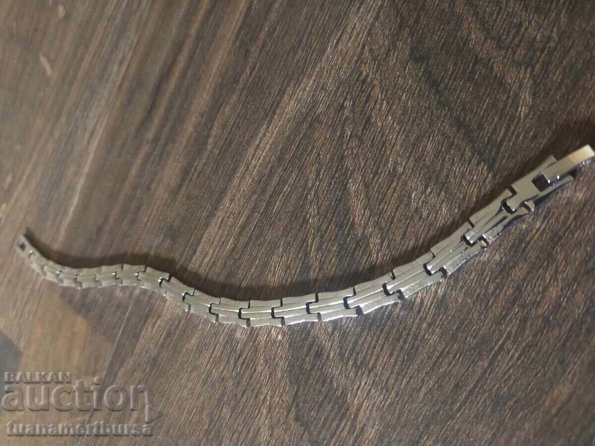 гривна с цена € 8.00 | 15.65 лв.