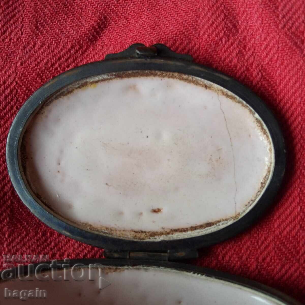 Аукцион Кутия от 18-ти век.