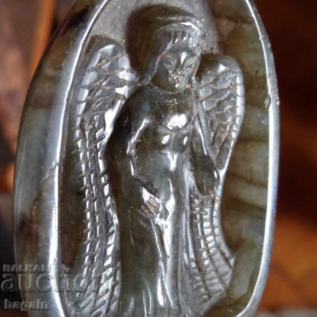 Καμέο από λαβραδορίτη